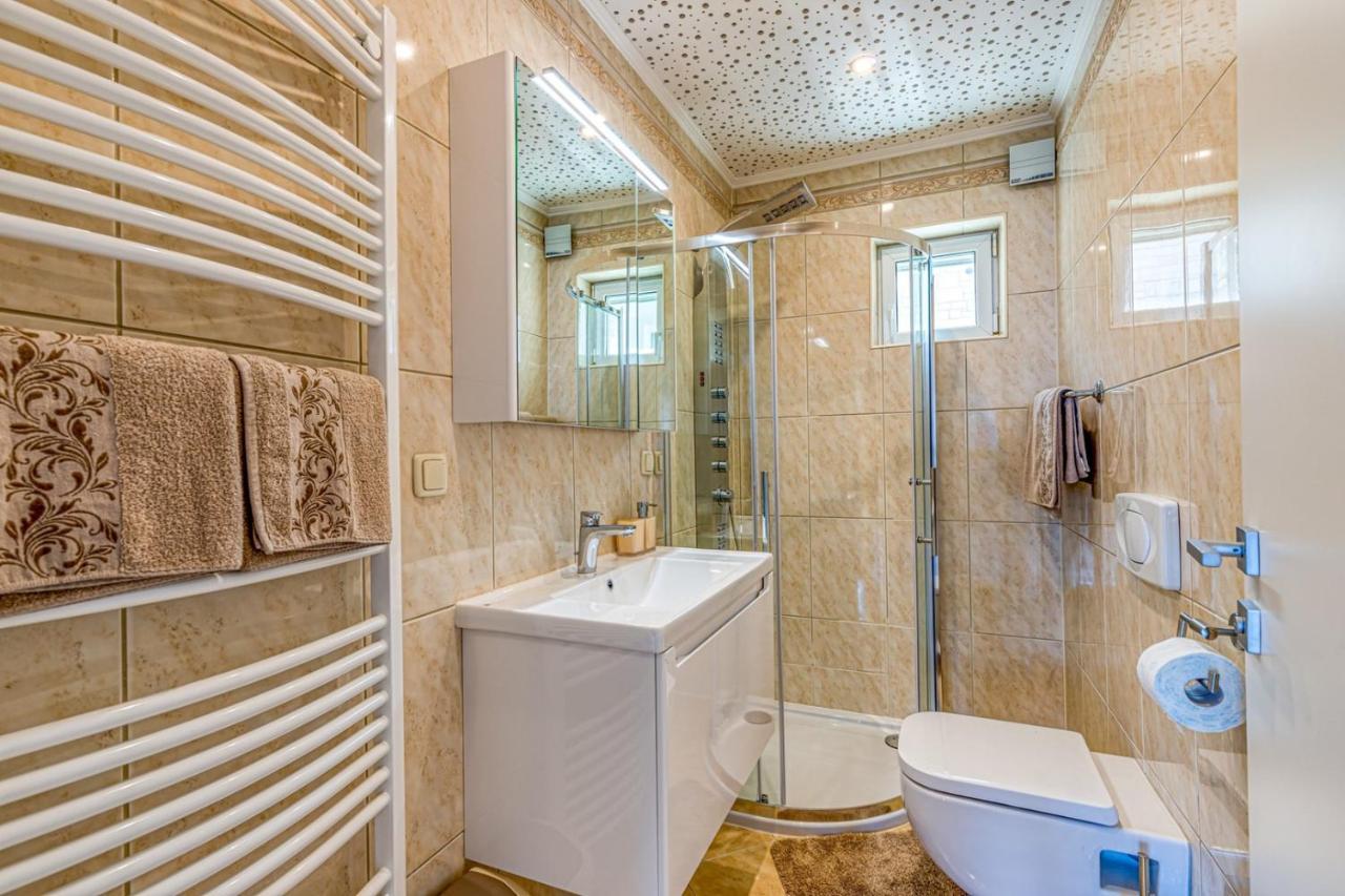 Villa Milena With Pool And Sea View Црвени-Врх Экстерьер фото